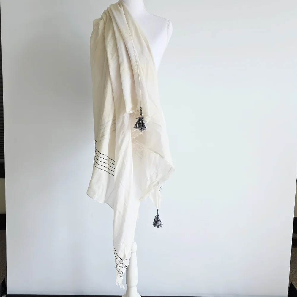 NWOT Target Cream/Yellow Shawl Wrap Scarf With Tassel And Fringe Accents